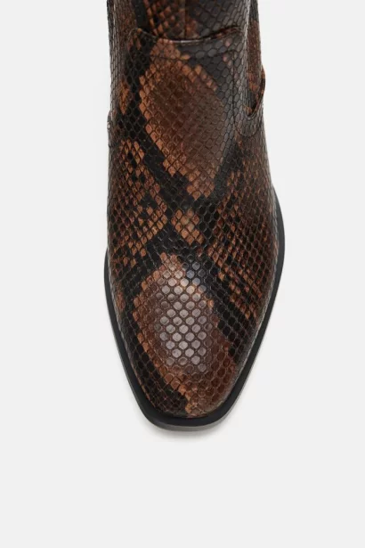 Черевики зі зміїної шкіри